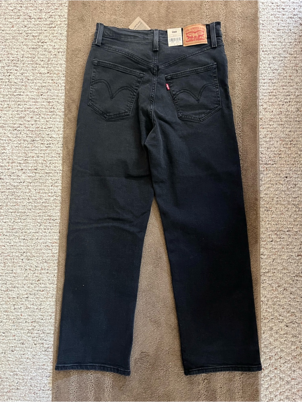 NWT Levi’s High-Rise Straight Leg Jeans in Black - Picture 7 of 8